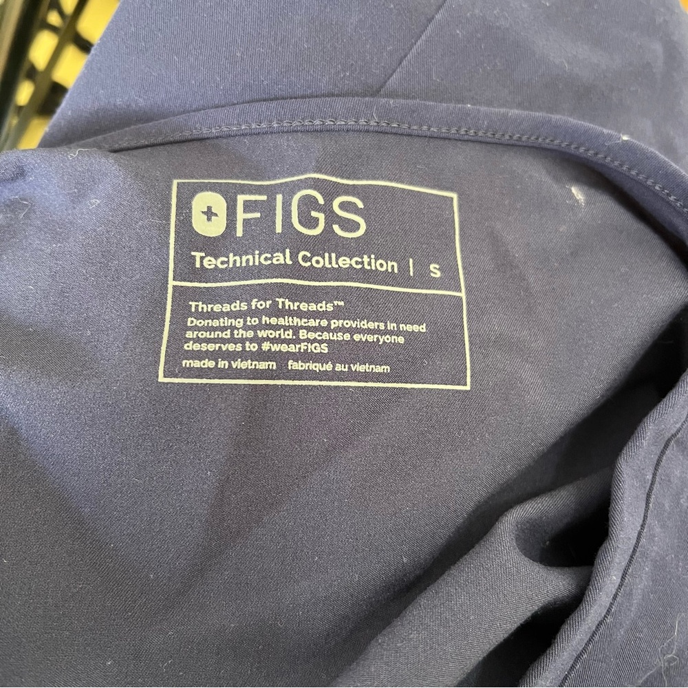 Figs Technical Collection women’s  navy‎ blue short sleeves size  top M - Picture 6 of 6